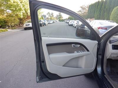 2010 Volvo XC70 3.2   - Photo 10 - Kirkland, WA 98033