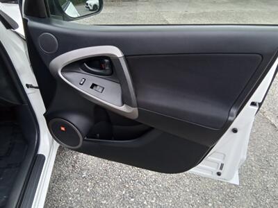 2008 Toyota RAV4 Sport 4X4   - Photo 16 - Kirkland, WA 98033