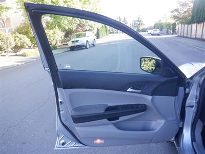 2012 Honda Accord LX   - Photo 13 - Kirkland, WA 98033