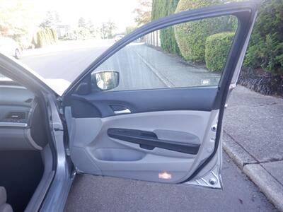 2012 Honda Accord LX   - Photo 10 - Kirkland, WA 98033