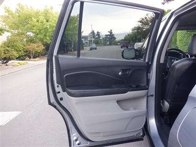 2016 Honda Pilot LX   - Photo 11 - Kirkland, WA 98033