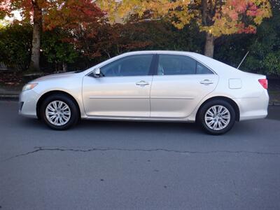 2012 Toyota Camry LE   - Photo 2 - Kirkland, WA 98033