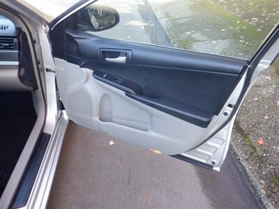 2012 Toyota Camry LE   - Photo 11 - Kirkland, WA 98033