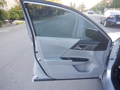2014 Honda Accord LX   - Photo 13 - Kirkland, WA 98033