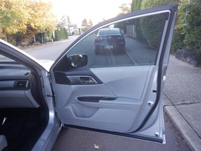 2014 Honda Accord LX   - Photo 15 - Kirkland, WA 98033