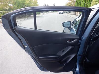 2015 Mazda Mazda3 i Touring   - Photo 15 - Kirkland, WA 98033