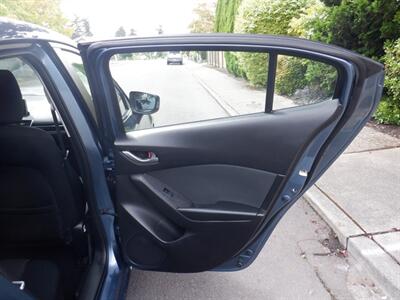 2015 Mazda Mazda3 i Touring   - Photo 13 - Kirkland, WA 98033