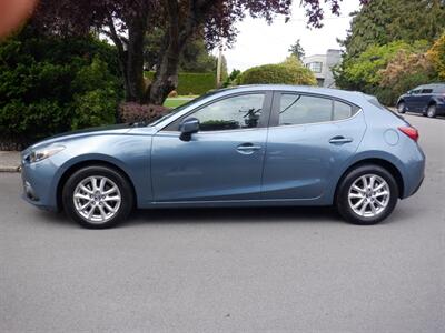 2015 Mazda Mazda3 i Touring   - Photo 2 - Kirkland, WA 98033