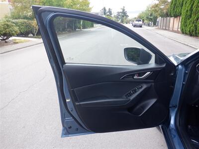 2015 Mazda Mazda3 i Touring   - Photo 16 - Kirkland, WA 98033