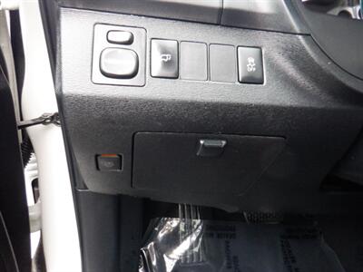 2013 Toyota Venza LE   - Photo 17 - Kirkland, WA 98033