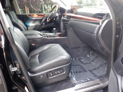 2017 Lexus LX 570   - Photo 9 - Kirkland, WA 98033
