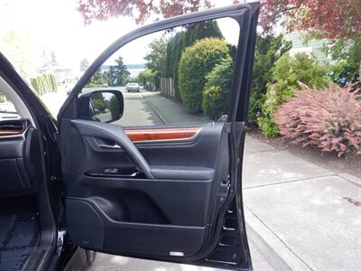 2017 Lexus LX 570   - Photo 11 - Kirkland, WA 98033