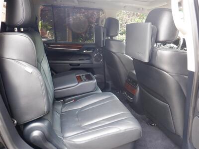 2017 Lexus LX 570   - Photo 10 - Kirkland, WA 98033