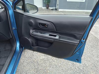 2016 Toyota Prius C   - Photo 15 - Kirkland, WA 98033