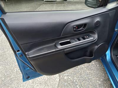 2016 Toyota Prius C   - Photo 16 - Kirkland, WA 98033
