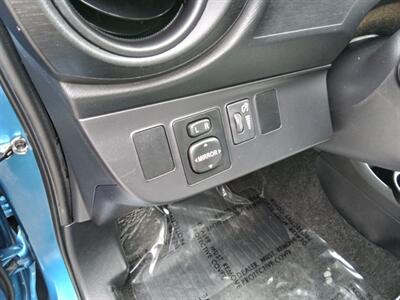 2016 Toyota Prius C   - Photo 17 - Kirkland, WA 98033
