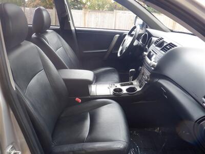 2011 Toyota Highlander   - Photo 17 - Kirkland, WA 98033