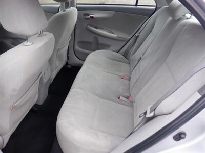 2010 Toyota Corolla LE   - Photo 12 - Kirkland, WA 98033