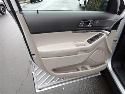 2013 Ford Explorer AWD   - Photo 22 - Kirkland, WA 98033