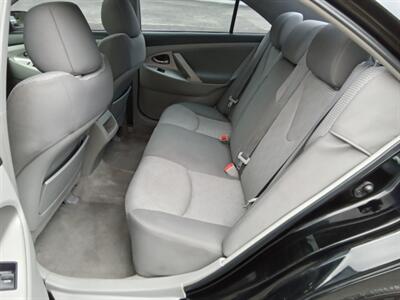 2011 Toyota Camry SE   - Photo 10 - Kirkland, WA 98033