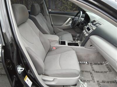 2011 Toyota Camry SE   - Photo 13 - Kirkland, WA 98033