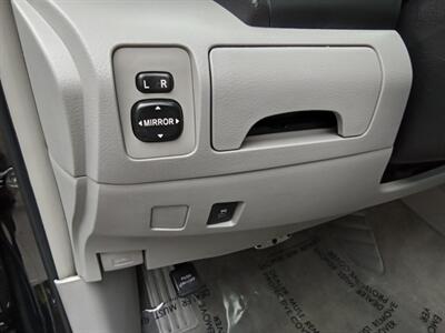 2011 Toyota Camry SE   - Photo 19 - Kirkland, WA 98033