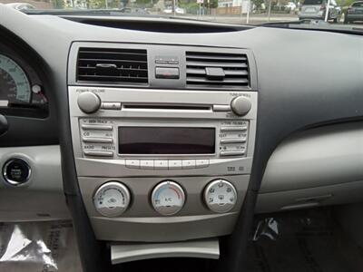 2011 Toyota Camry SE   - Photo 17 - Kirkland, WA 98033