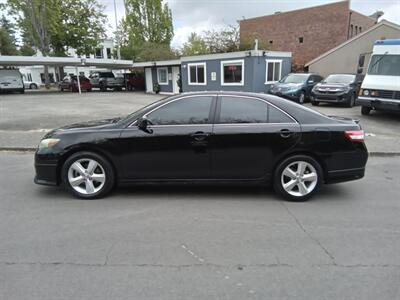 2011 Toyota Camry SE   - Photo 2 - Kirkland, WA 98033