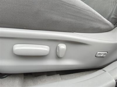 2011 Toyota Camry SE   - Photo 15 - Kirkland, WA 98033