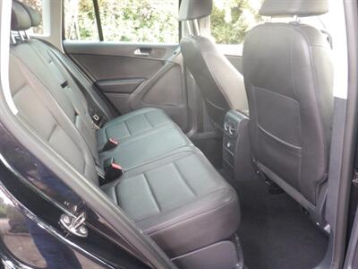2011 Volkswagen Tiguan S 4Motion   - Photo 10 - Kirkland, WA 98033