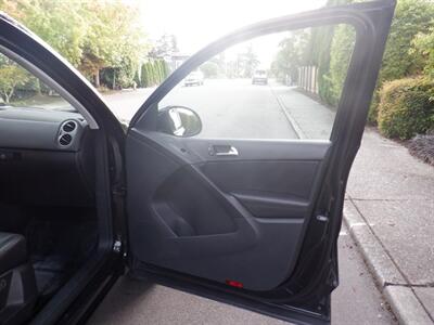 2011 Volkswagen Tiguan S 4Motion   - Photo 23 - Kirkland, WA 98033