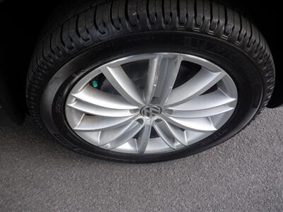 2011 Volkswagen Tiguan S 4Motion   - Photo 16 - Kirkland, WA 98033