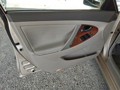 2010 Toyota Camry XLE - Photo 16 - Kirkland, WA 98033