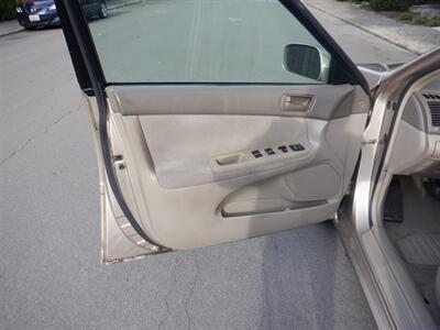 2004 Toyota Camry LE   - Photo 16 - Kirkland, WA 98033