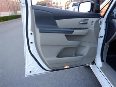 2011 Honda Odyssey Touring   - Photo 12 - Kirkland, WA 98033