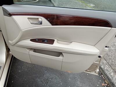 2010 Toyota Avalon XLS   - Photo 16 - Kirkland, WA 98033