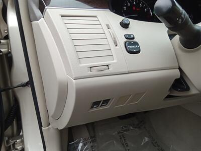 2010 Toyota Avalon XLS   - Photo 17 - Kirkland, WA 98033