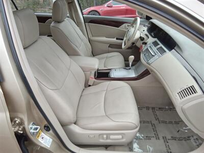 2010 Toyota Avalon XLS   - Photo 12 - Kirkland, WA 98033