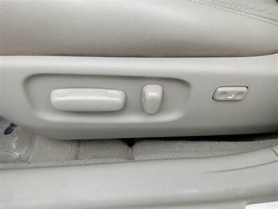 2010 Toyota Avalon XLS   - Photo 23 - Kirkland, WA 98033