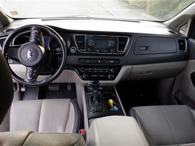 2017 Kia Sedona LX   - Photo 13 - Kirkland, WA 98033