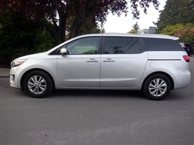 2017 Kia Sedona LX   - Photo 2 - Kirkland, WA 98033