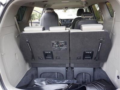 2017 Kia Sedona LX   - Photo 11 - Kirkland, WA 98033