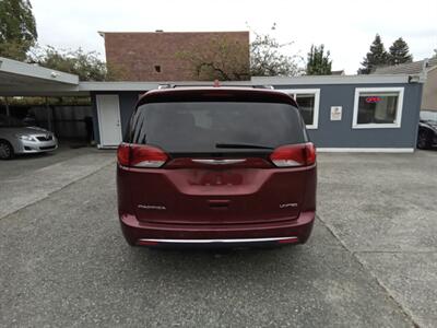 2018 Chrysler Pacifica Limited - Photo 4 - Kirkland, WA 98033