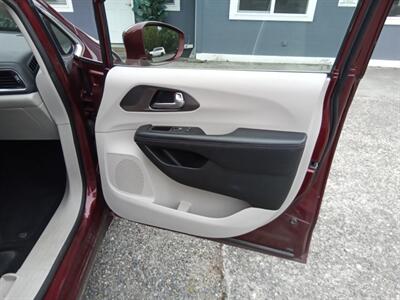 2018 Chrysler Pacifica Limited - Photo 21 - Kirkland, WA 98033