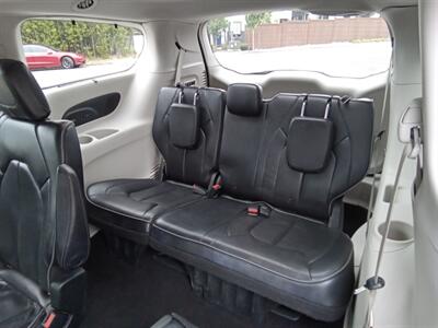 2018 Chrysler Pacifica Limited - Photo 11 - Kirkland, WA 98033