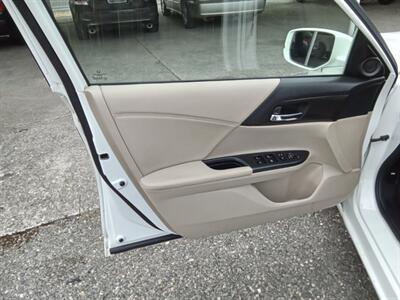 2014 Honda Accord EX   - Photo 13 - Kirkland, WA 98033