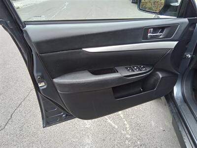 2014 Subaru Outback 2.5i AWD   - Photo 16 - Kirkland, WA 98033
