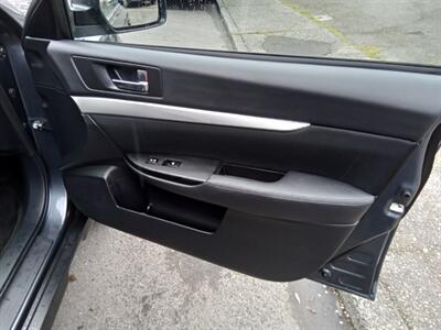 2014 Subaru Outback 2.5i AWD   - Photo 15 - Kirkland, WA 98033