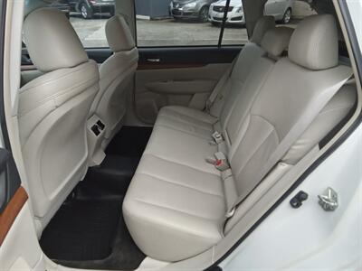 2013 Subaru Outback 3.6R Limited   - Photo 10 - Kirkland, WA 98033