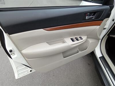 2013 Subaru Outback 3.6R Limited   - Photo 17 - Kirkland, WA 98033